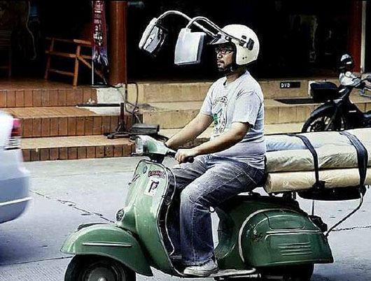 头盔自带后视镜，帅气十足搞笑图吧gif搞笑图片