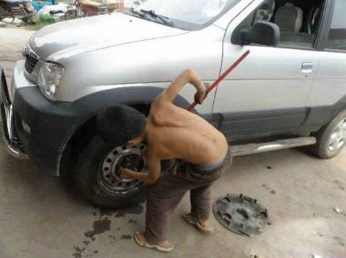 儿童修车师傅，从小就练出来的搞笑图吧gif搞笑图片