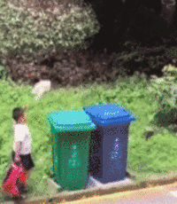 没正确掌握丢垃圾的技术要领啊搞笑图吧gif搞笑图片