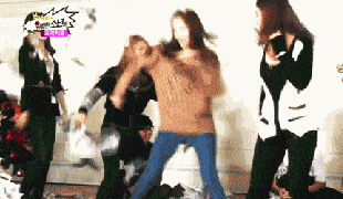 几位女生跳得很嗨的样子搞笑图吧gif搞笑图片