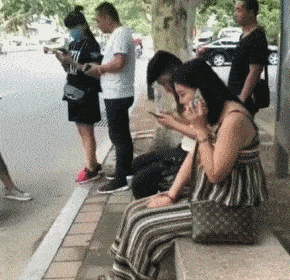 姑娘你这也太吓人了吧搞笑图吧gif搞笑图片