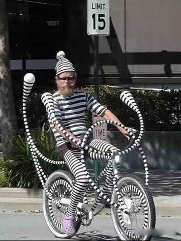 搞怪的自行车套装搞笑图吧gif搞笑图片