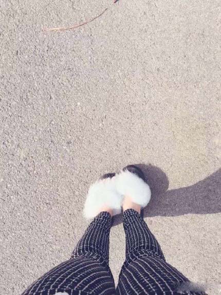 网购买的鞋子，遇下雨天就变这样了搞笑图吧gif搞笑图片