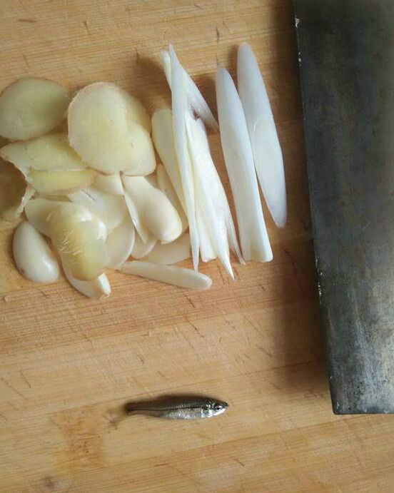 改善下伙食，今天吃鱼搞笑图吧gif搞笑图片