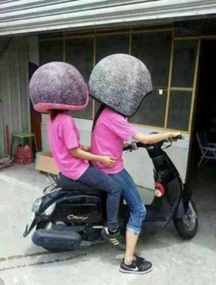 头盔看起很安全的样子搞笑图吧gif搞笑图片