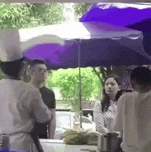 哇，居然还有这种戴帽薄饼技术搞笑图吧gif搞笑图片