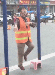 阿姨的独特健身法搞笑图吧gif搞笑图片