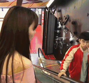 这是我的男友，不谁其它女人牵搞笑图吧gif搞笑图片