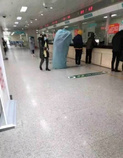 前面排队的，防护工作做得不错嘛搞笑图吧gif搞笑图片