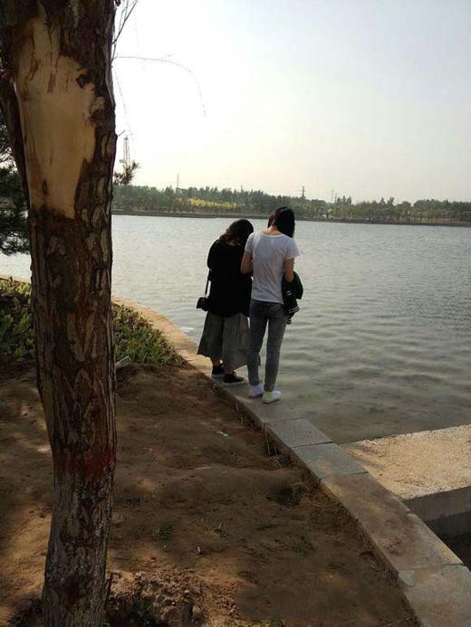 求大神把左边的妹妹换成我搞笑图吧gif搞笑图片