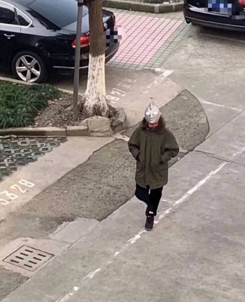 奥特曼，这是去哪呢搞笑图吧gif搞笑图片