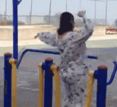 超搞笑的健身方式，很有力道的搞笑图吧gif搞笑图片