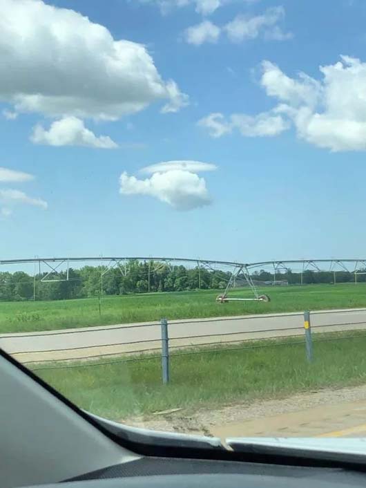 远处的直升机云朵，真美搞笑图吧gif搞笑图片