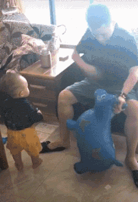 给不愿吃饭的熊孩子，喂饭时想的妙招搞笑图吧gif搞笑图片