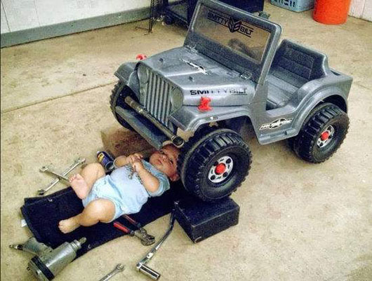 招了一名小小修车工......搞笑图吧gif搞笑图片