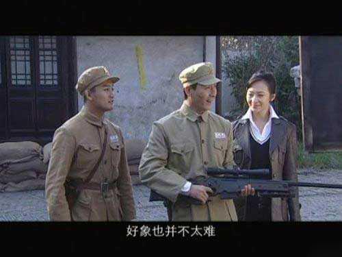 这是AWP狙击枪，1982年英国佬才发明了这枪的吧搞笑图吧gif搞笑图片