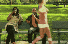 姑娘你扔错人了搞笑图吧gif搞笑图片