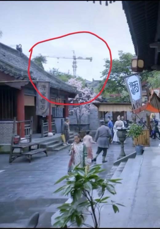 在建项目吧，塔吊还在呢搞笑图吧gif搞笑图片