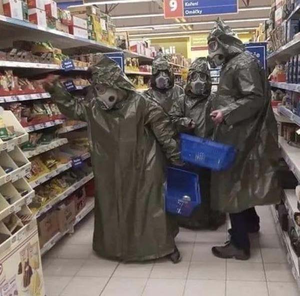 超市购物超级硬核防护搞笑图吧gif搞笑图片