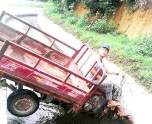 老司机是怎么开车的呢，这技术搞笑图吧gif搞笑图片