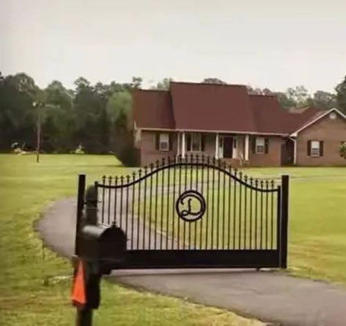 这门的设计构思 是用来防什么的呢搞笑图吧gif搞笑图片