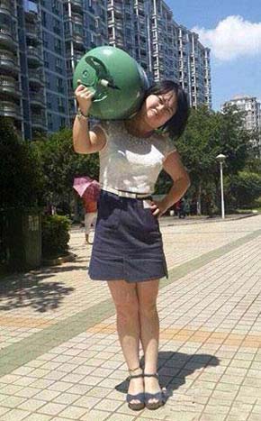 力量型女汉子搞笑图吧gif搞笑图片