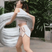 姑娘真厉害，一堆呼啦圈就这么转起来啦搞笑图吧gif搞笑图片