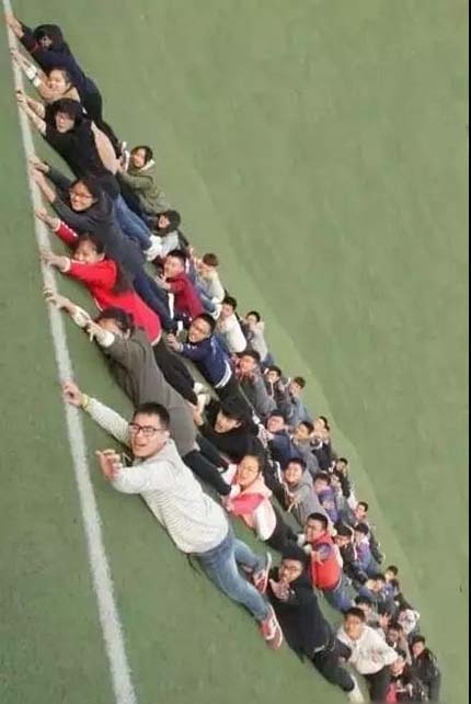 求大神把操场P成山崖更惊险的样子搞笑图吧gif搞笑图片