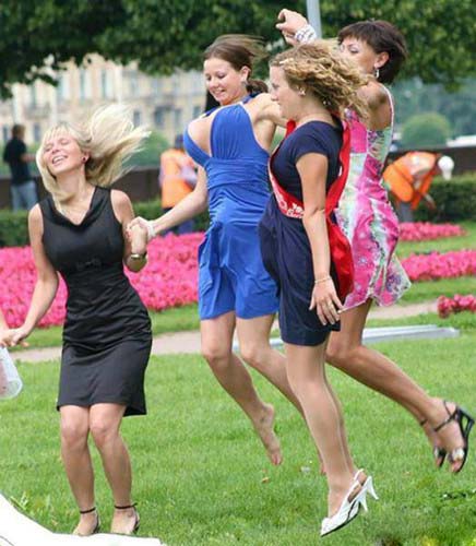 外国妹子的照片好有动感！搞笑图吧gif搞笑图片