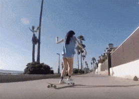 滑板车姑娘的完美转身搞笑图吧gif搞笑图片