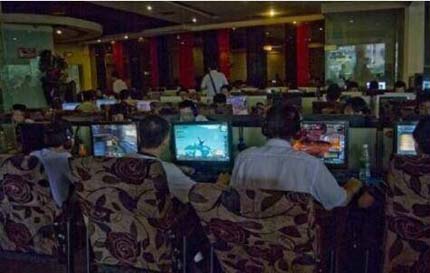 小伙打游戏3天3夜中风入院 网友：用生命在打游戏搞笑图吧gif搞笑图片