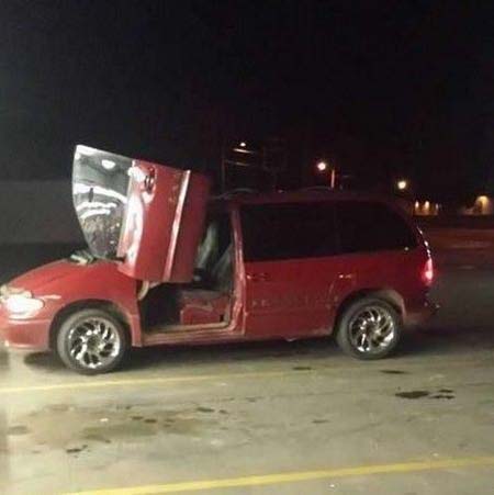 低调奢华版跑车搞笑图吧gif搞笑图片