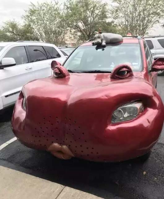 小心路上给你一个吻搞笑图吧gif搞笑图片