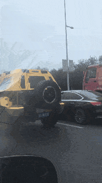 土豪金豪车来啦搞笑图吧gif搞笑图片