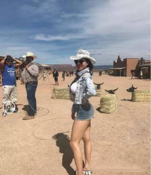 酷酷的西部牛仔装扮搞笑图吧gif搞笑图片