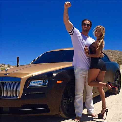 俄媒：土豪夫妇邀请数十美女共同居住搞笑图吧gif搞笑图片