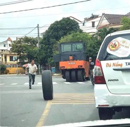 俺的轮胎，你可别跑啊搞笑图吧gif搞笑图片