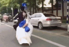 新娘子掉了，不要了么搞笑图吧gif搞笑图片