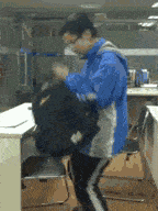 放学高兴的步伐，结果......搞笑图吧gif搞笑图片