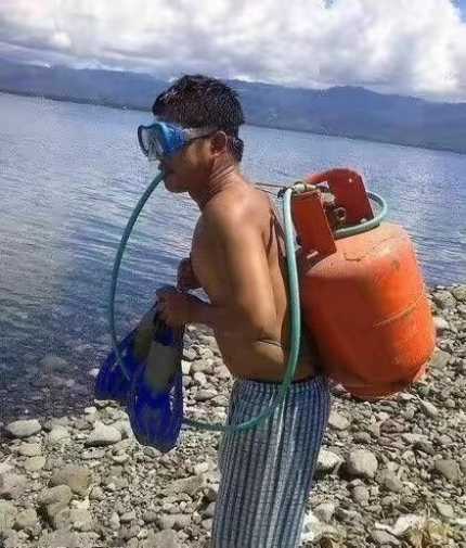 这确定是背的氧气罐么搞笑图吧gif搞笑图片