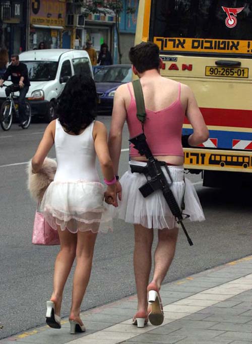 一组笑死的搞笑照片：帅哥美女是要准备随时战斗啊！[图组]搞笑图吧gif搞笑图片