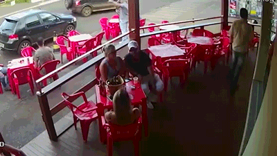 妻子发现丈夫与美女约会之后搞笑图吧gif搞笑图片