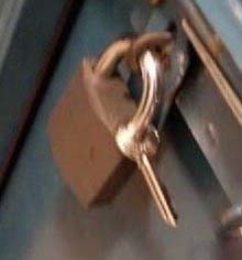 室友真贴心啊，还不忘发朋友圈提醒搞笑图吧gif搞笑图片