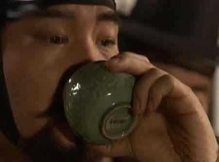 古装剧里 杯子竟然有条码呢搞笑图吧gif搞笑图片