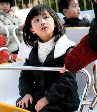 天真的小MM可爱趣图gif搞笑图片