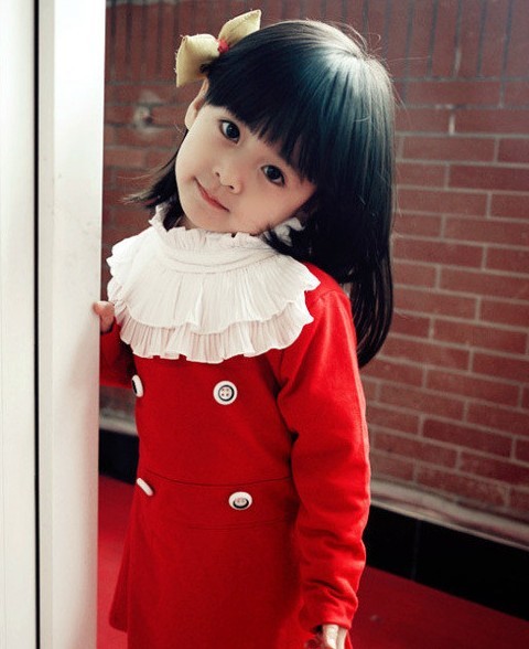 天真无暇的小女孩可爱趣图gif搞笑图片