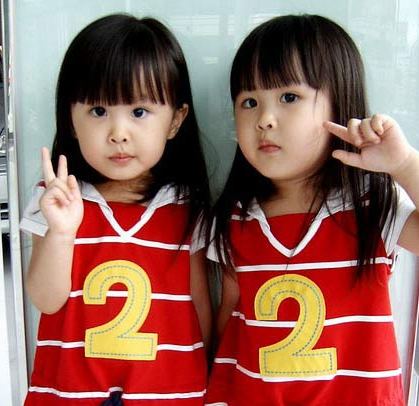 网络红人-双胞胎小姐妹可爱趣图gif搞笑图片