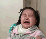 小孩有东西吃就不哭了可爱趣图gif搞笑图片