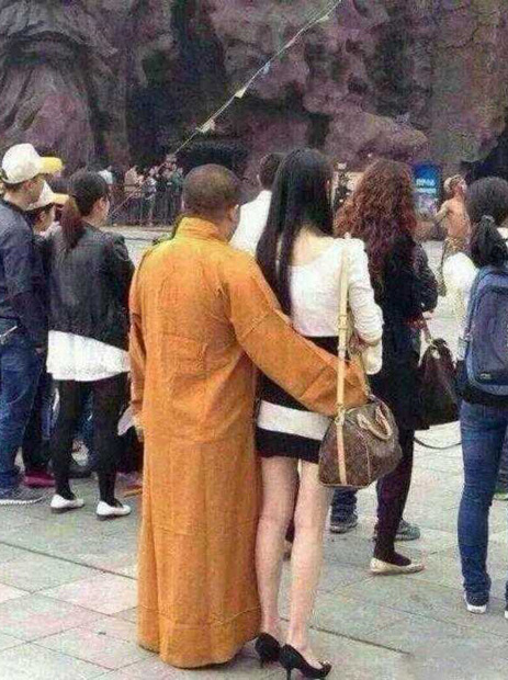 总觉得哪里有点不对劲？你觉得呢可爱趣图gif搞笑图片