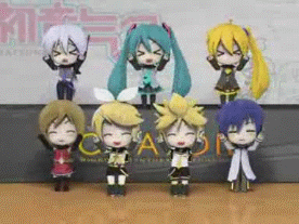 卡通娃娃一起跳群舞可爱趣图gif搞笑图片